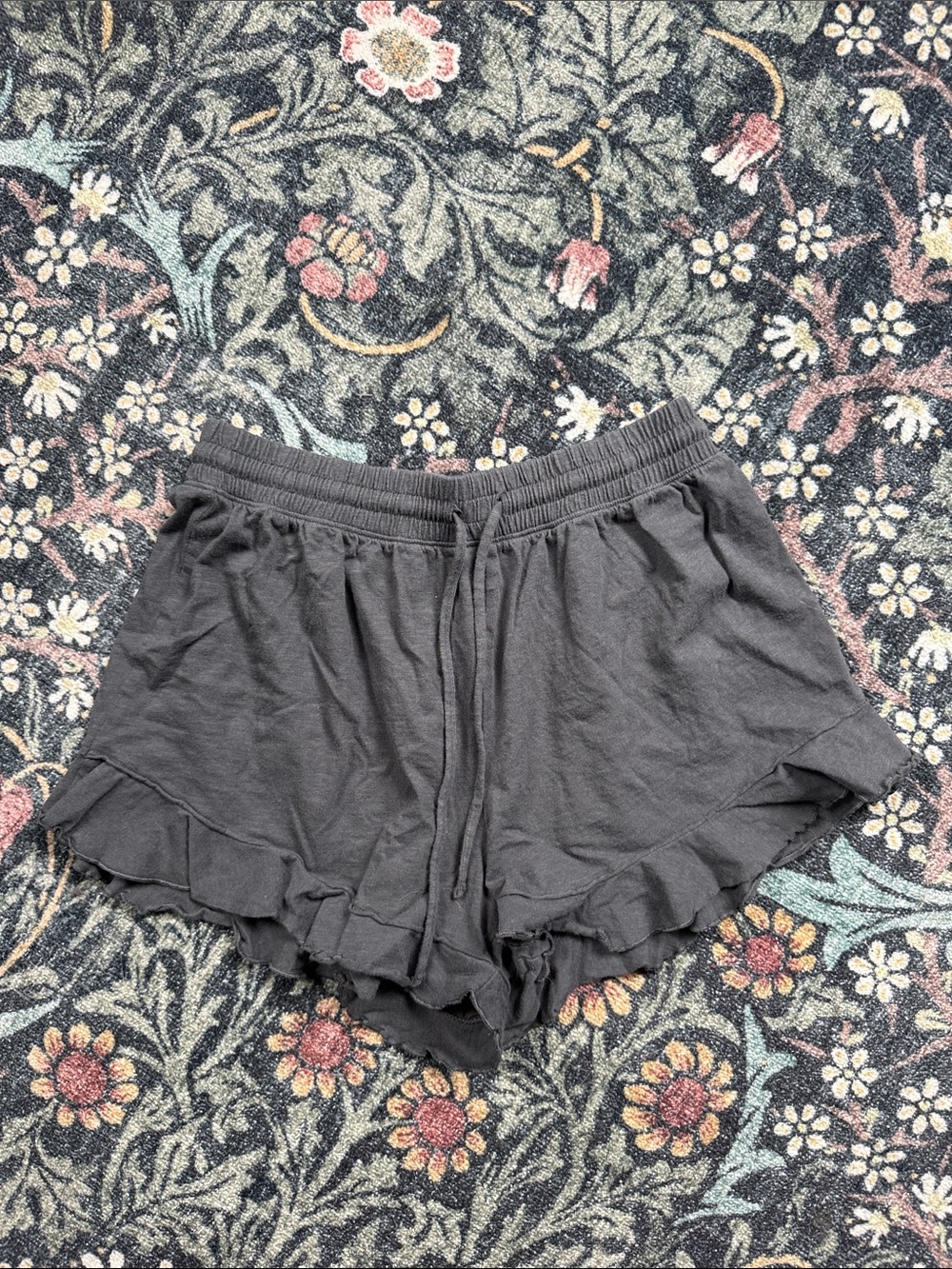 Aerie ruffle hem shorts